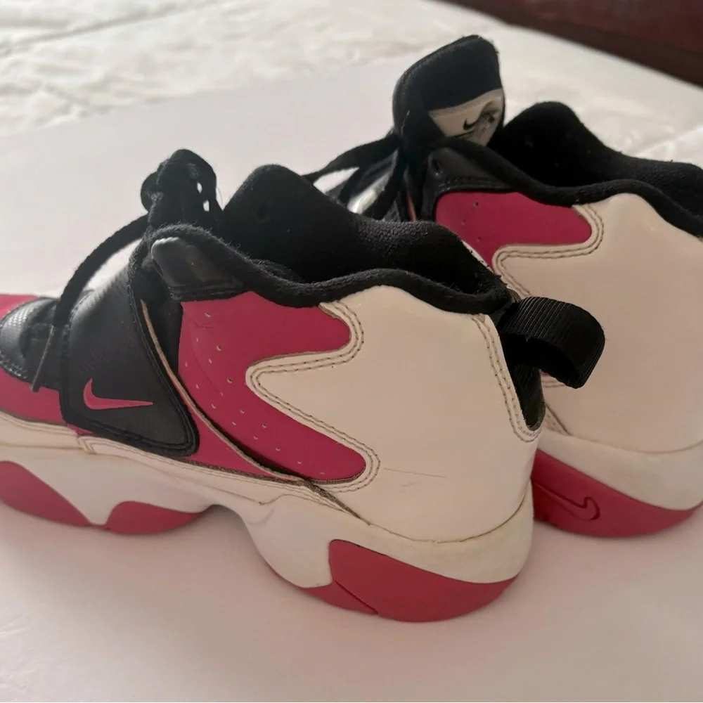 Nike youth girl athletic ankle support tennis shoes.size 1.5Y color pink/black.